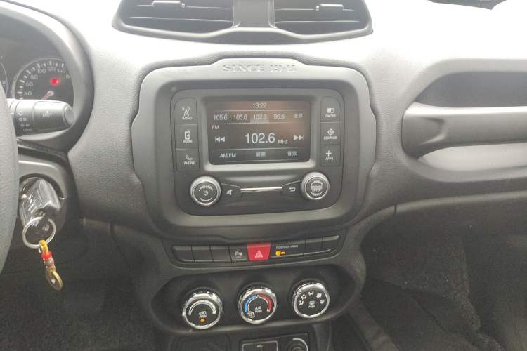Used Jeep Renegade 2017 180T Automatic High-Energy Version Audio And AC Panel