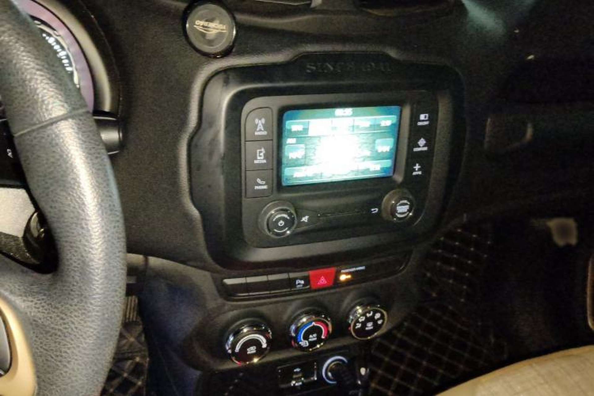 Used Jeep Renegade 2017 180T Automatic High-Energy Version Audio And AC Panel
