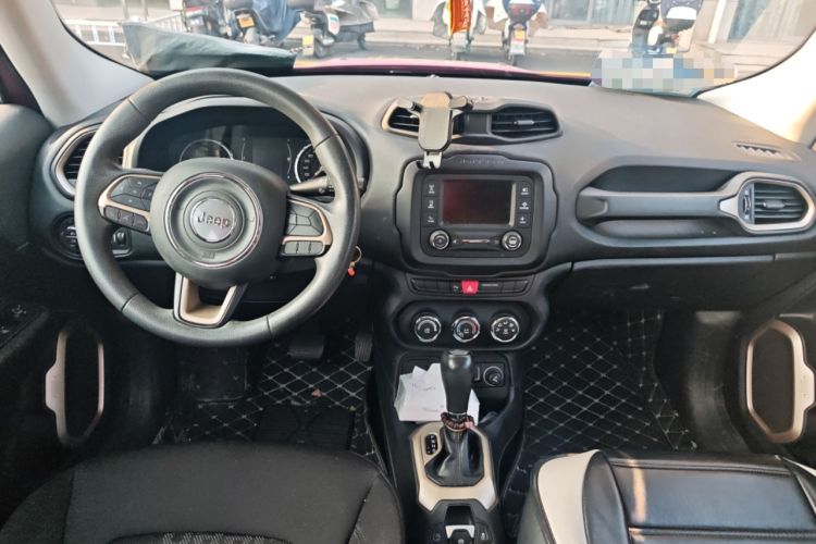 Used Jeep Renegade 2017 180T Automatic High-Energy Version Center Console