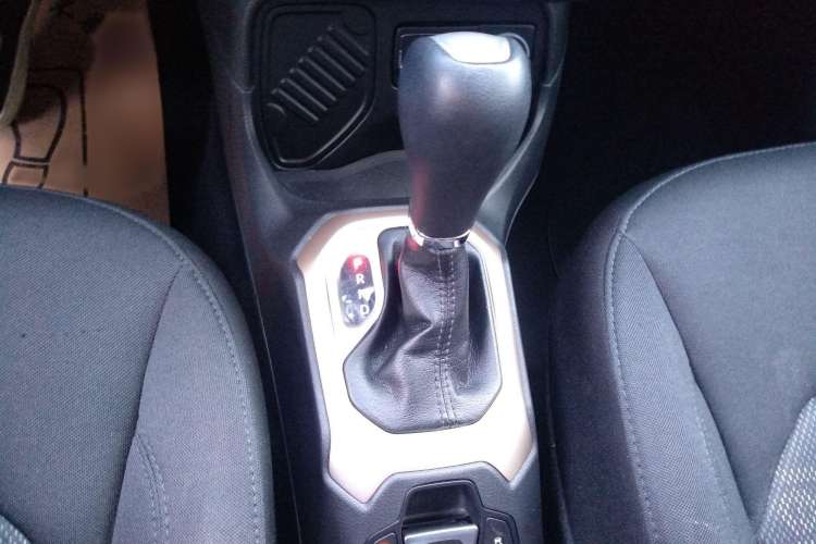 Used Jeep Renegade 2017 180T Automatic Kinetic Edition+ Gear Lever
