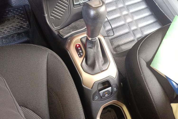 Used Jeep Renegade 2017 180T Automatic High-Energy Version Gear Lever