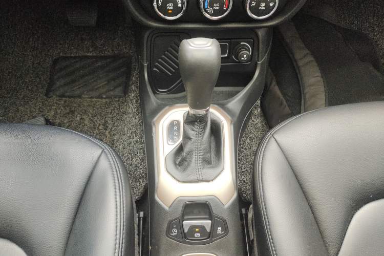Used Jeep Renegade 2017 180T Automatic High-Energy Version Gear Lever