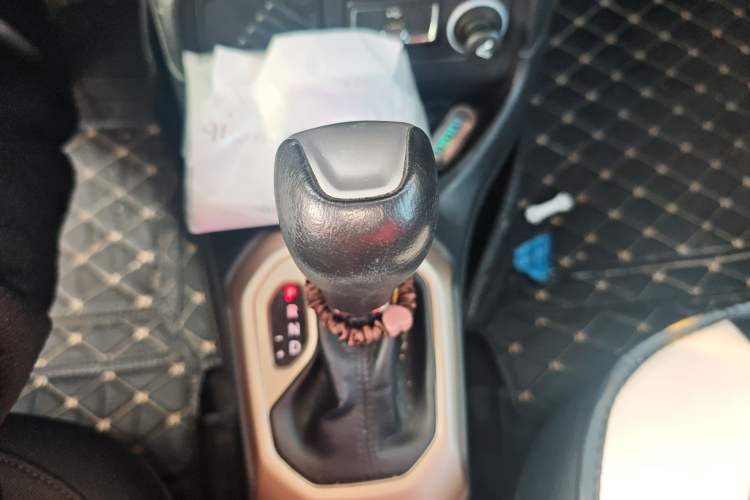 Used Jeep Renegade 2017 180T Automatic High-Energy Version Gear Lever