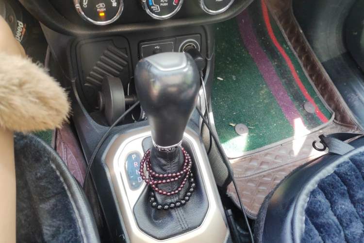 Used Jeep Renegade 2017 180T Automatic High-Energy Version Gear Lever