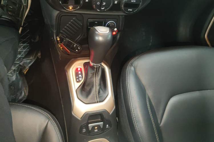 Used Jeep Renegade 2017 180T Automatic Smart Version Gear Lever