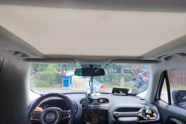 Used Jeep Renegade 2017 180T Automatic High-Energy Version Headliner
