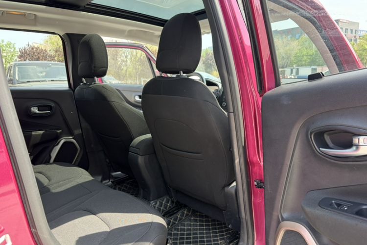 Used Jeep Renegade 2017 180T Automatic High-Energy Version Interior 1