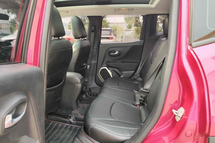Used Jeep Renegade 2017 180T Automatic High-Energy Version Interior 2