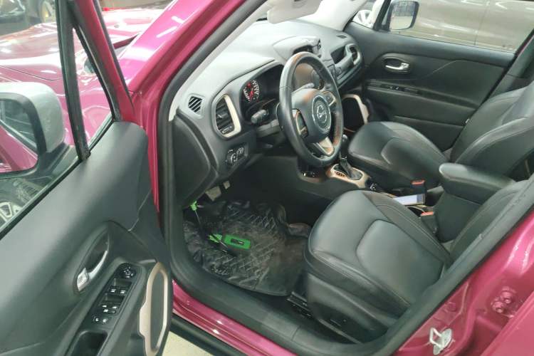 Used Jeep Renegade 2017 180T Automatic Smart Version Interior 3