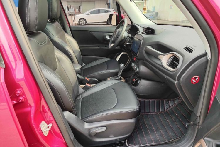 Used Jeep Renegade 2017 180T Automatic High-Energy Version Interior 3