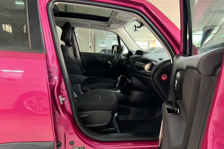 Used Jeep Renegade 2017 180T Automatic High-Energy Version Interior 4