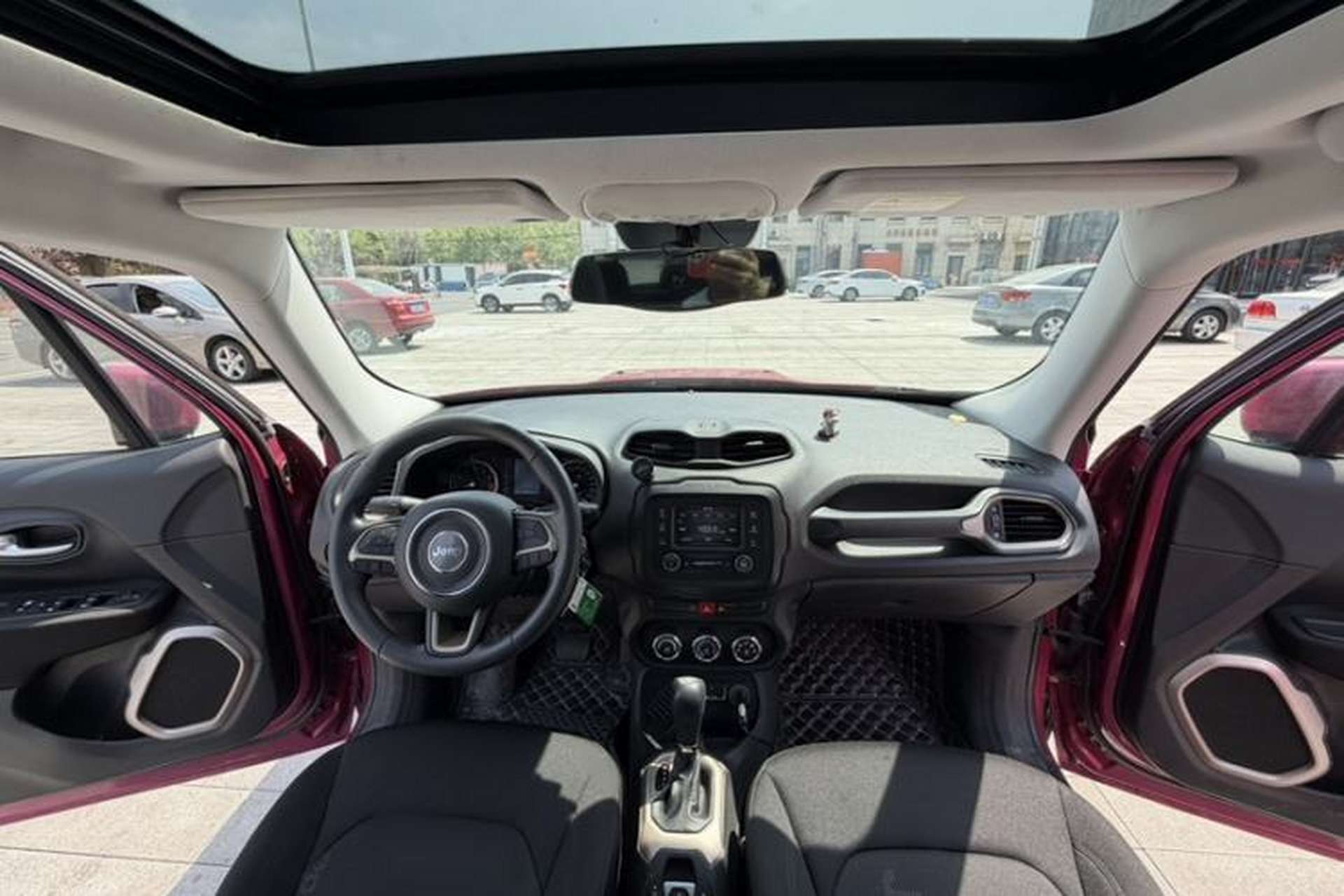 Used Jeep Renegade 2017 180T Automatic High-Energy Version Interior 4