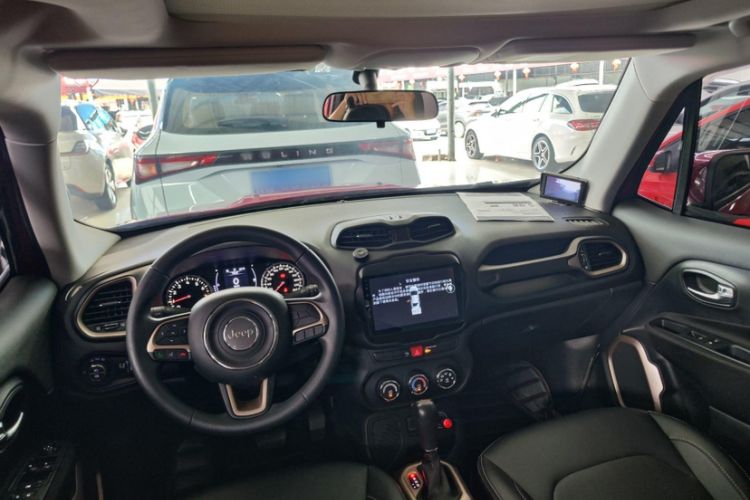 Used Jeep Renegade 2017 180T Automatic High-Energy Version Interior 4