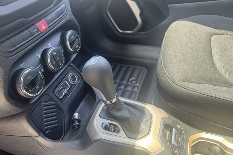 Used Jeep Renegade 2017 180T Automatic Jingneng Edition Interior 5