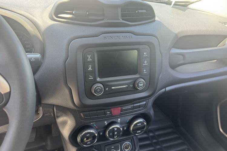 Used Jeep Renegade 2017 180T Automatic Jingneng Edition Interior 6