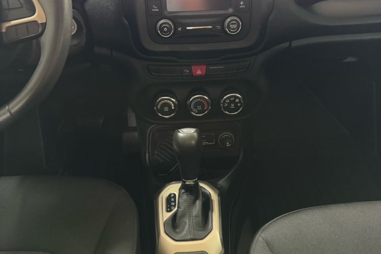 Used Jeep Renegade 2017 180T Automatic High-Energy Version Interior 7