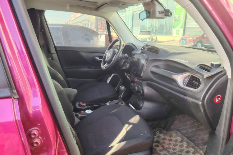 Used Jeep Renegade 2017 180T Automatic Jingneng Edition Interior 8