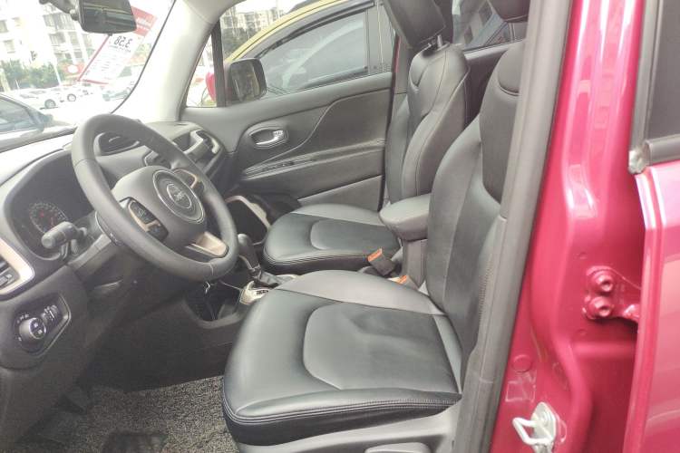 Used Jeep Renegade 2017 180T Automatic High-Energy Version Left Front Seat