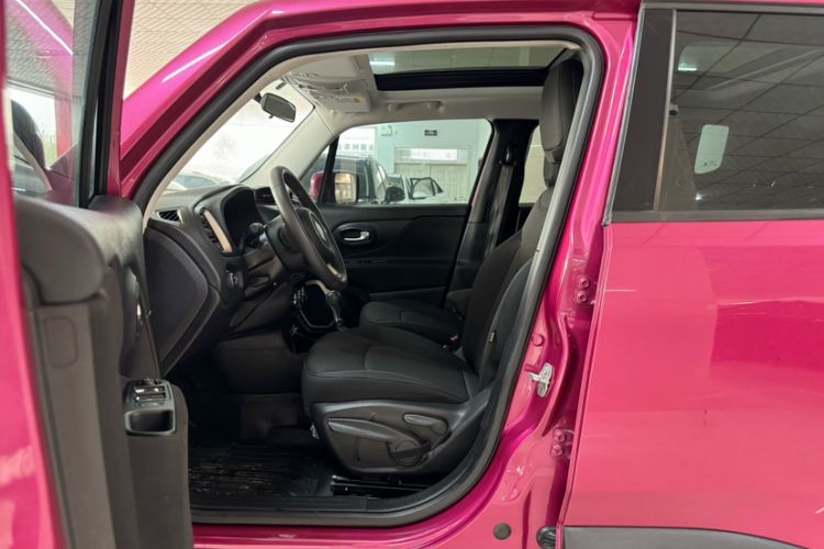 Used Jeep Renegade 2017 180T Automatic High-Energy Version Left Front Seat