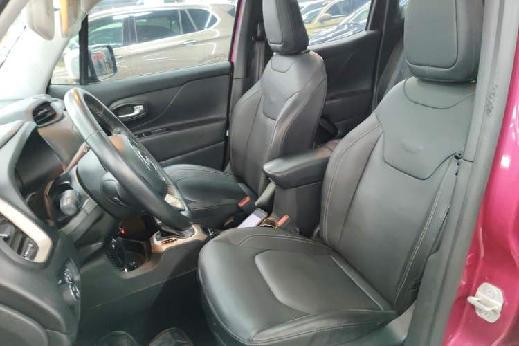 Used Jeep Renegade 2017 180T Automatic Smart Version Left Front Seat