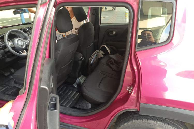 Used Jeep Renegade 2017 180T Automatic High-Energy Version Left Rear Seat