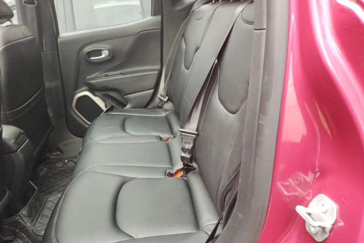 Used Jeep Renegade 2017 180T Automatic High-Energy Version Left Rear Seat