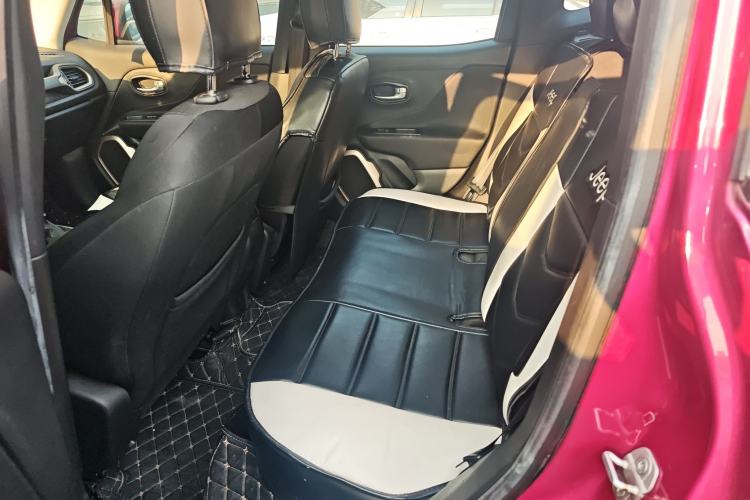 Used Jeep Renegade 2017 180T Automatic High-Energy Version Left Rear Seat