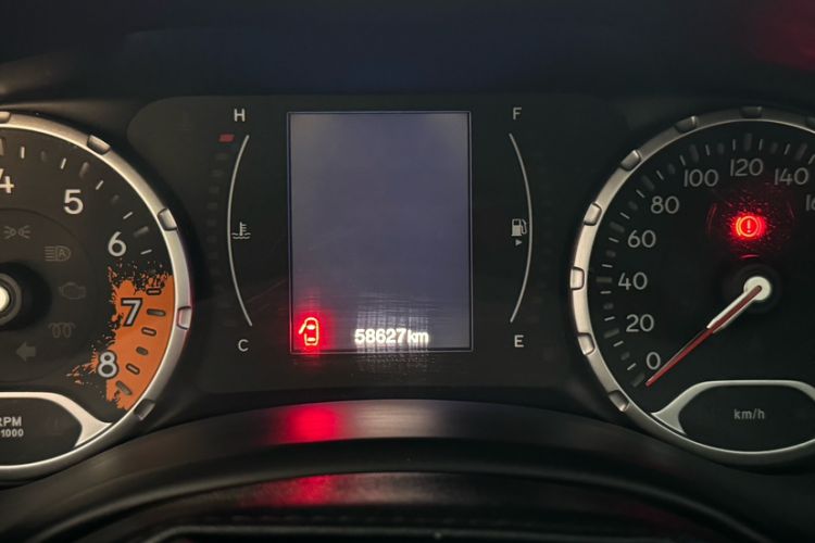 Used Jeep Renegade 2017 180T Automatic High-Energy Version Odometer Close Up