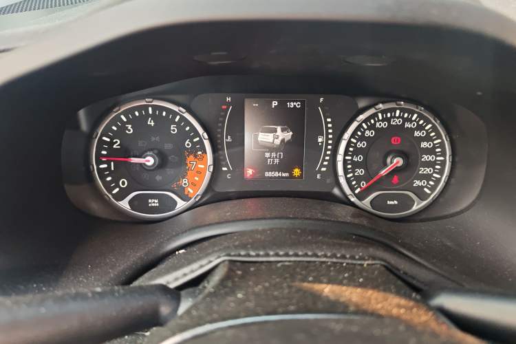 Used Jeep Renegade 2017 180T Automatic High-Energy Version Odometer Close Up