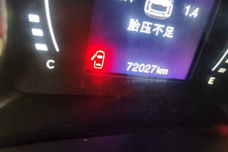 Used Jeep Renegade 2017 180T Automatic Jingneng Edition Odometer Close Up