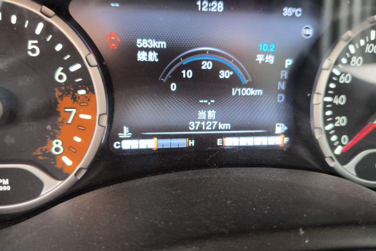 Used Jeep Renegade 2017 180T Automatic Smart Version Odometer Close Up