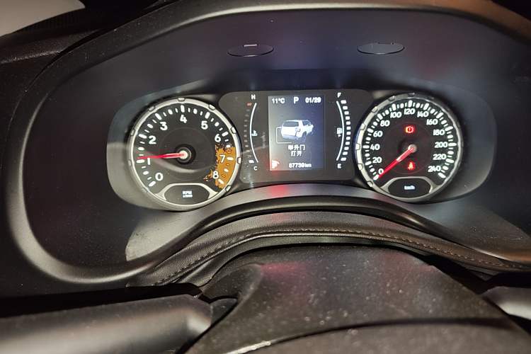 Used Jeep Renegade 2017 180T Automatic High-Energy Version Odometer Close Up