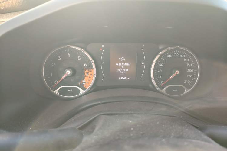 Used Jeep Renegade 2017 180T Automatic Jingneng Edition Odometer Close Up