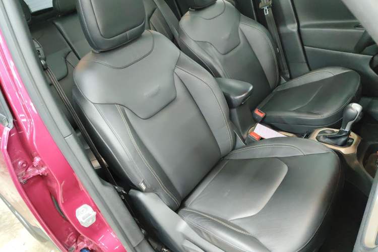 Used Jeep Renegade 2017 180T Automatic Smart Version Right Front Seat