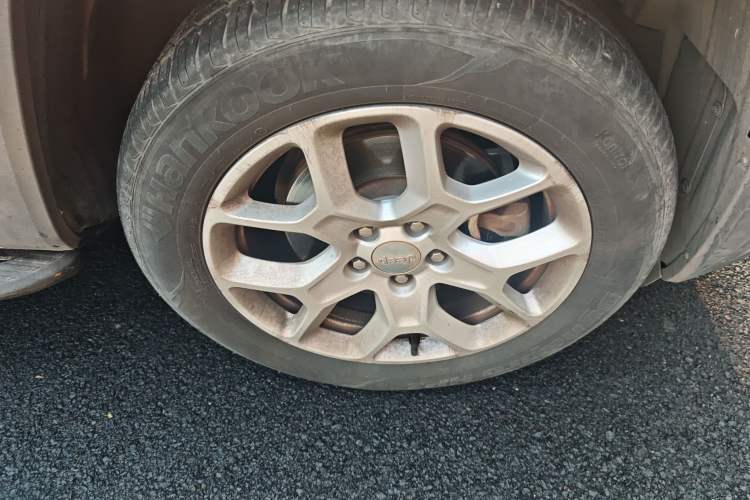 Used Jeep Renegade 2017 180T Automatic High-Energy Version Right Front Wheel Hub