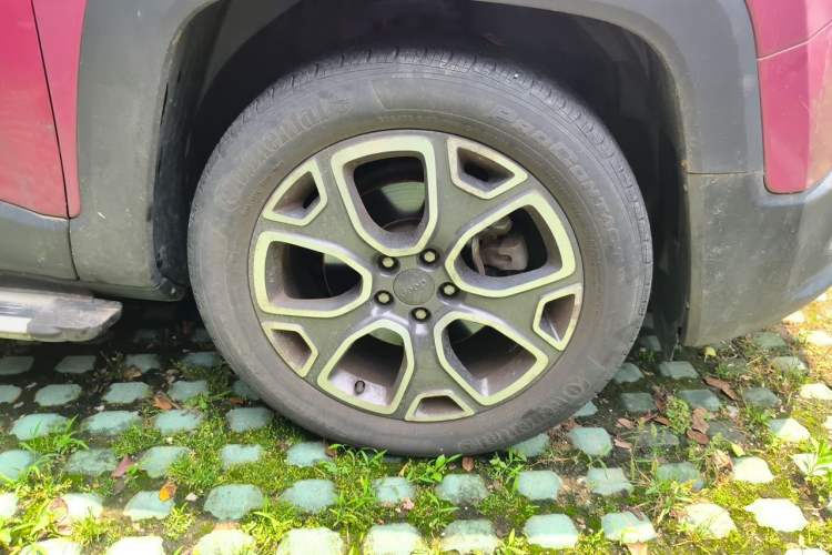 Used Jeep Renegade 2017 180T Automatic Smart Version Right Front Wheel Hub