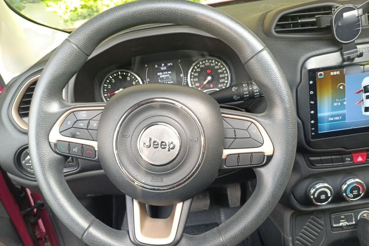 Used Jeep Renegade 2017 180T Automatic High-Energy Version Steering Wheel