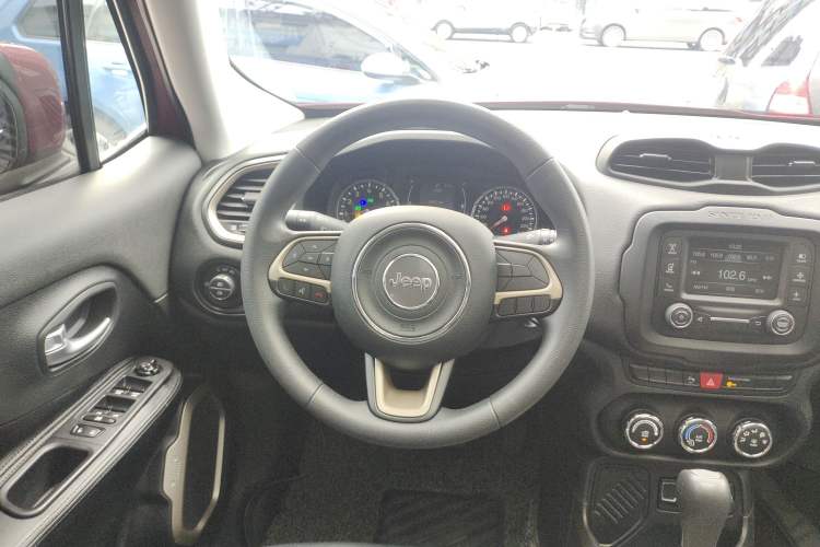 Used Jeep Renegade 2017 180T Automatic High-Energy Version Steering Wheel