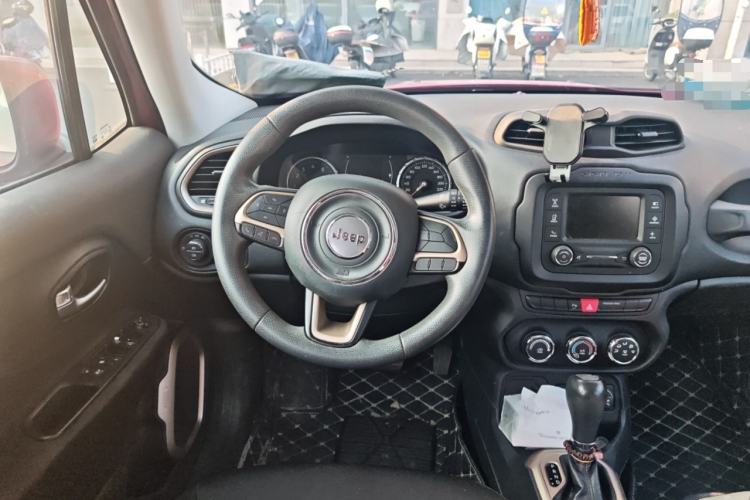 Used Jeep Renegade 2017 180T Automatic High-Energy Version Steering Wheel