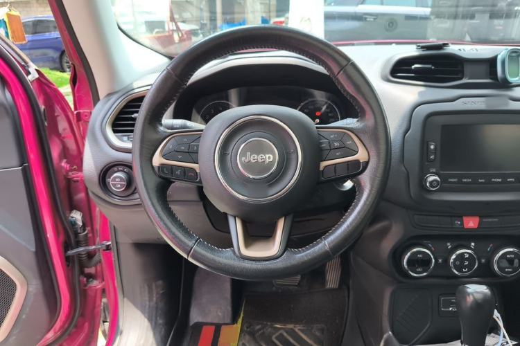 Used Jeep Renegade 2017 180T Automatic Smart Version Steering Wheel