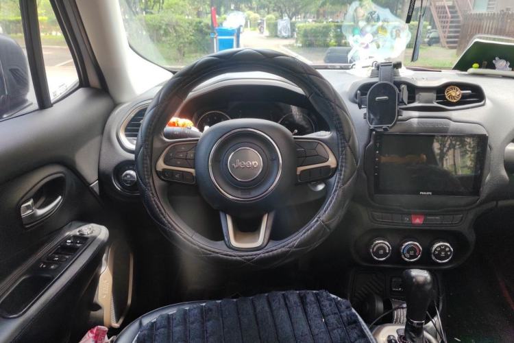 Used Jeep Renegade 2017 180T Automatic High-Energy Version Steering Wheel