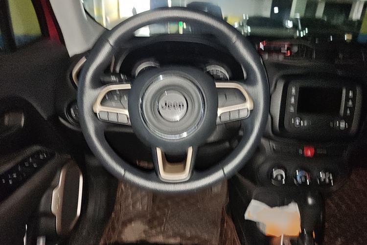 Used Jeep Renegade 2017 180T Automatic High-Energy Version Steering Wheel