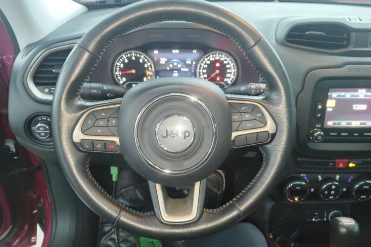 Used Jeep Renegade 2017 180T Automatic Smart Version Steering Wheel