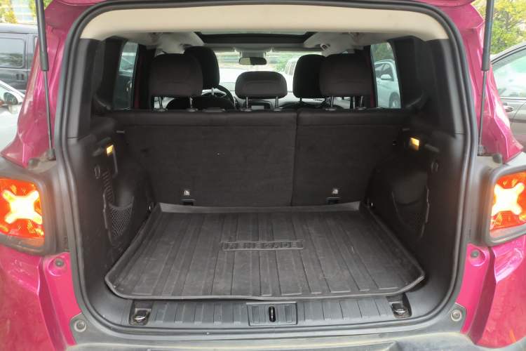 Used Jeep Renegade 2017 180T Automatic Jingneng Edition Trunk