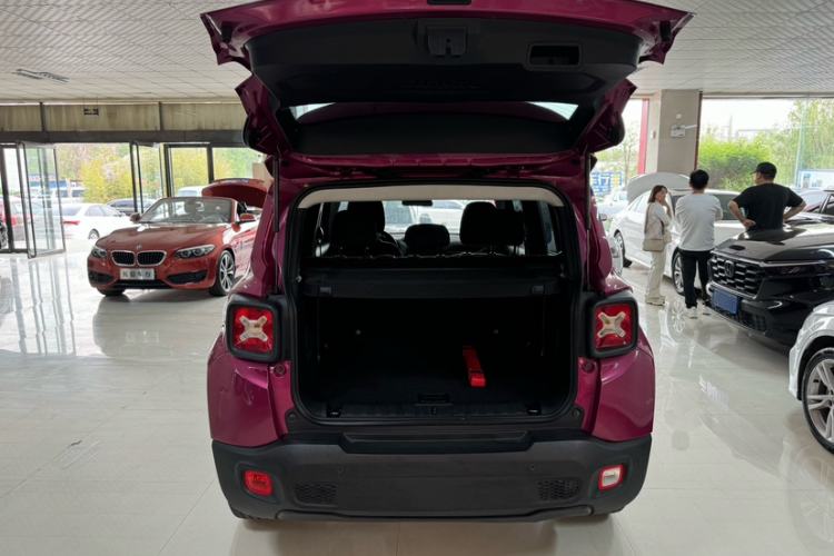 Used Jeep Renegade 2017 180T Automatic High-Energy Version Trunk