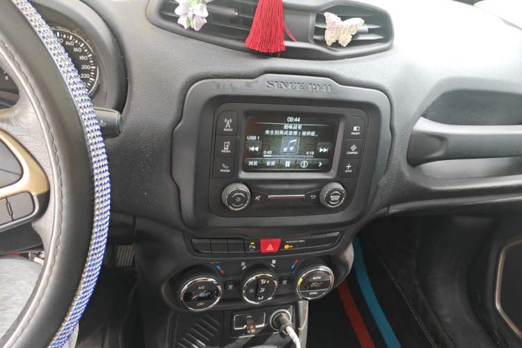 Used Jeep Renegade 2017 180T Automatic Jingneng Edition Audio And AC Panel