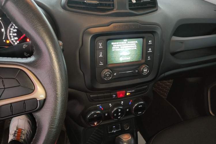 Used Jeep Renegade 2017 180T Automatic Jingneng Edition Audio And AC Panel