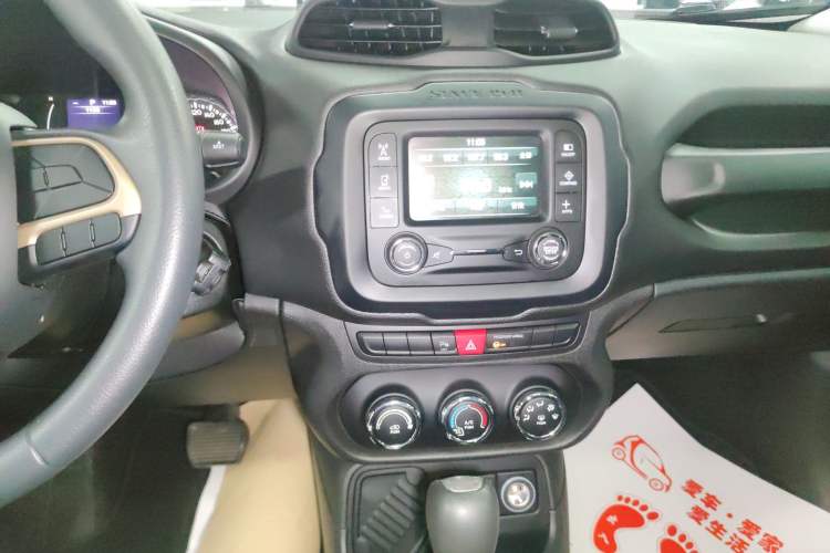 Used Jeep Renegade 2017 180T Automatic High-Energy Version Audio And AC Panel