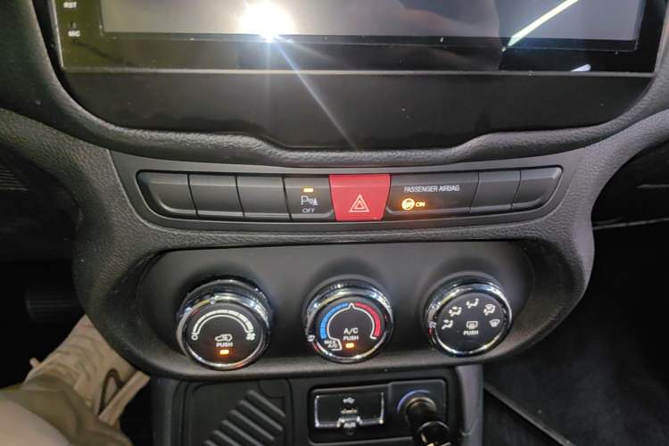 Used Jeep Renegade 2017 180T Automatic High-Energy Version Audio And AC Panel