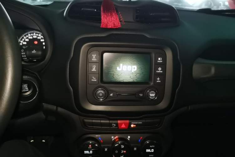 Used Jeep Renegade 2017 180T Automatic Jingneng Edition Audio And AC Panel